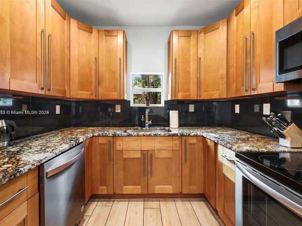 232 NW 59th St, Miami FL 33127