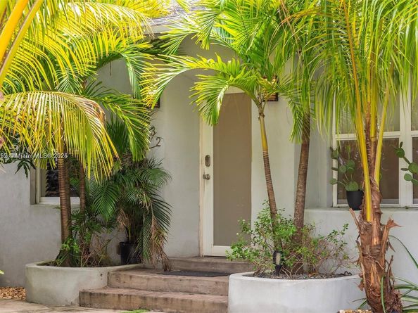 232 NW 59th St, Miami FL 33127