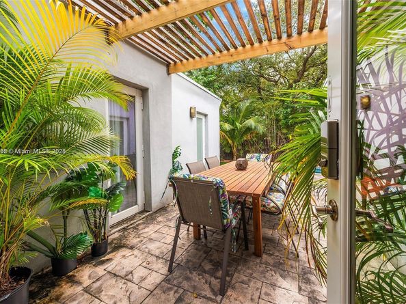 232 NW 59th St, Miami FL 33127