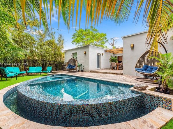 232 NW 59th St, Miami FL 33127