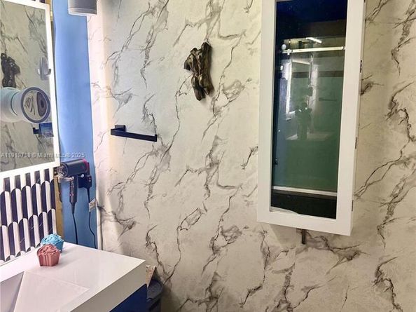 1600 NE 1st Ave 2009, Miami FL 33132