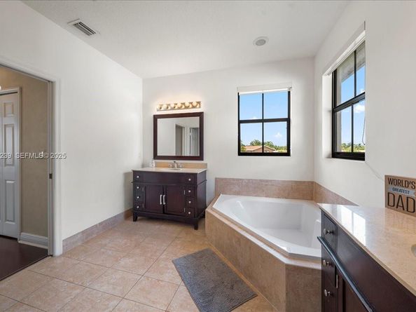 984 NW 104th Ave, Miami FL 33172