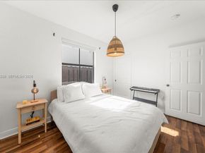 984 NW 104th Ave, Miami FL 33172