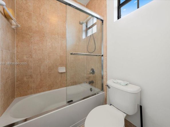 984 NW 104th Ave, Miami FL 33172