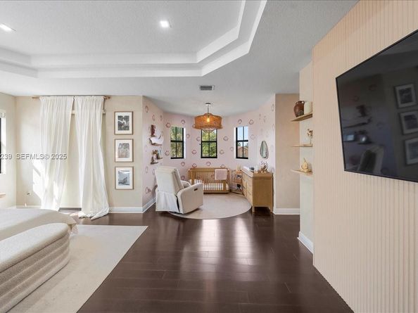 984 NW 104th Ave, Miami FL 33172