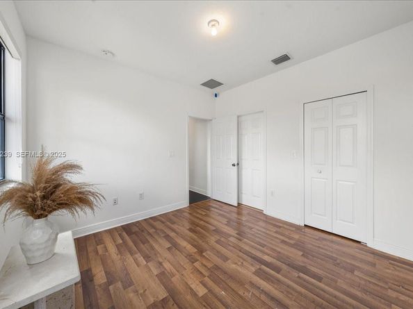 984 NW 104th Ave, Miami FL 33172