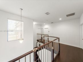 984 NW 104th Ave, Miami FL 33172