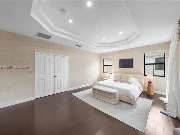 984 NW 104th Ave, Miami FL 33172