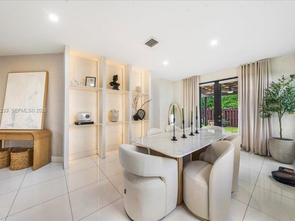 984 NW 104th Ave, Miami FL 33172