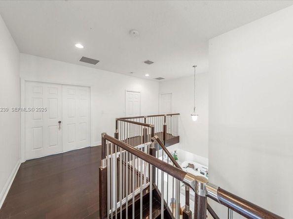 984 NW 104th Ave, Miami FL 33172