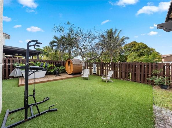 984 NW 104th Ave, Miami FL 33172