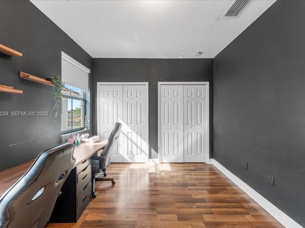 984 NW 104th Ave, Miami FL 33172