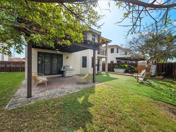 984 NW 104th Ave, Miami FL 33172