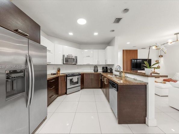 984 NW 104th Ave, Miami FL 33172