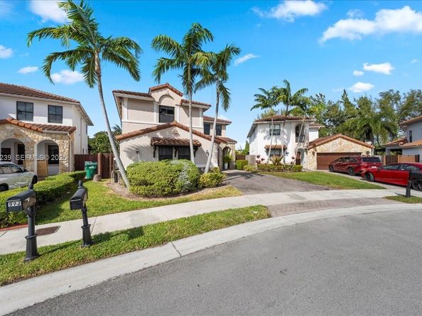 984 NW 104th Ave, Miami FL 33172
