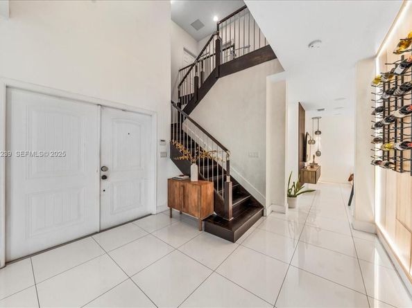 984 NW 104th Ave, Miami FL 33172