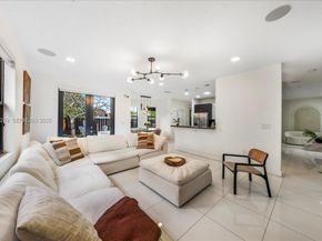 984 NW 104th Ave, Miami FL 33172