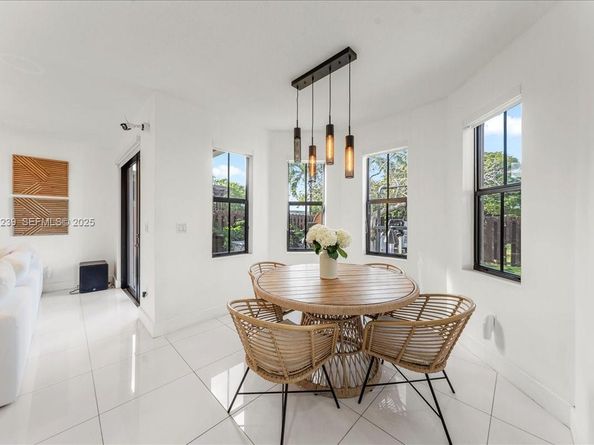 984 NW 104th Ave, Miami FL 33172