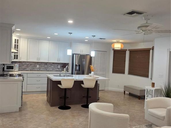 2726 NW 68th Ave, Margate FL 33063