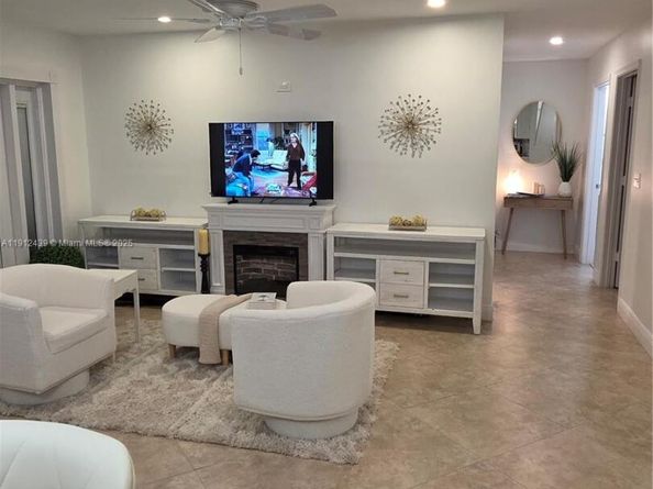 2726 NW 68th Ave, Margate FL 33063