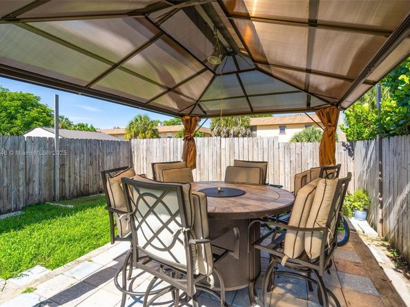 7100 Mcclellan St, Hollywood FL 33024