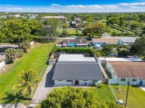 7100 Mcclellan St, Hollywood FL 33024