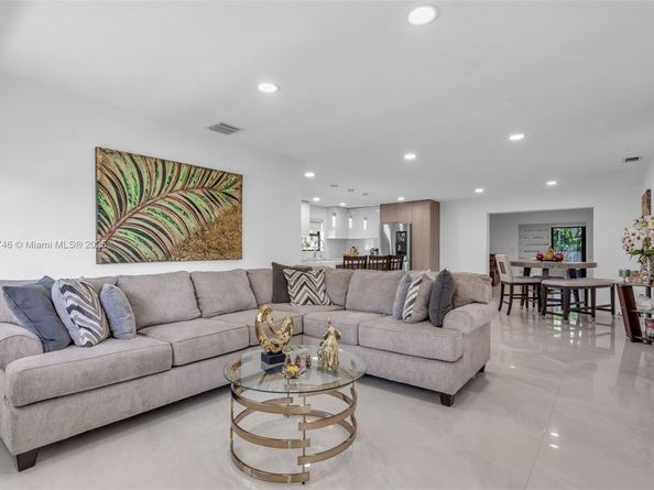7100 Mcclellan St, Hollywood FL 33024