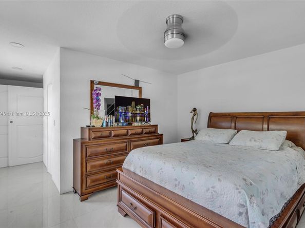 7100 Mcclellan St, Hollywood FL 33024