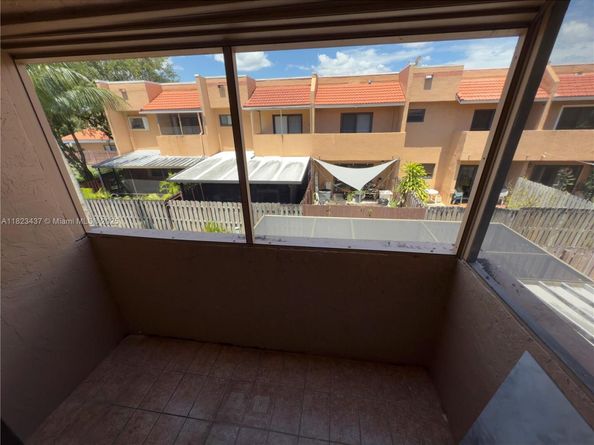 1651 SW 120th Ave, Pembroke Pines FL 33025