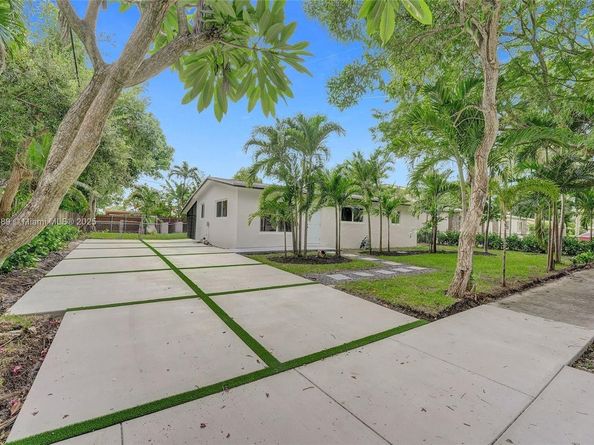 21021 NE 13th Pl, Miami FL 33179