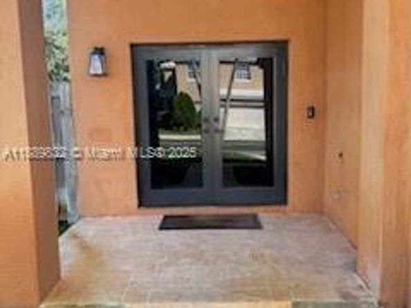 10526 SW 14th Ct, Pembroke Pines FL 33025