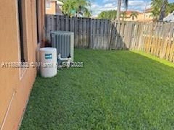 10526 SW 14th Ct, Pembroke Pines FL 33025