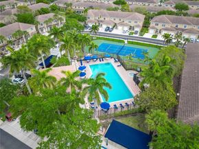 365 SW 122nd Ave, Pembroke Pines FL 33025