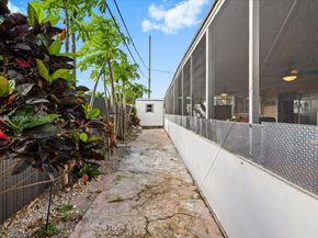 600 SW 67th Ave, Pembroke Pines FL 33023