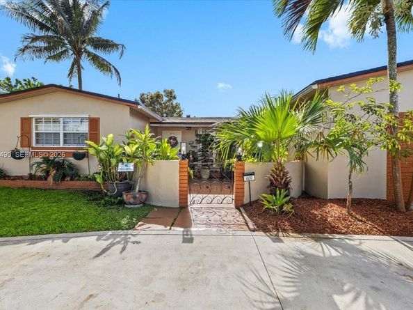 600 SW 67th Ave, Pembroke Pines FL 33023
