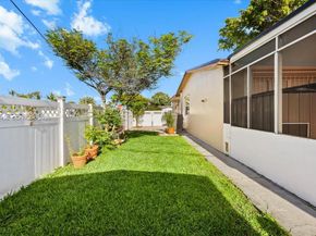 600 SW 67th Ave, Pembroke Pines FL 33023