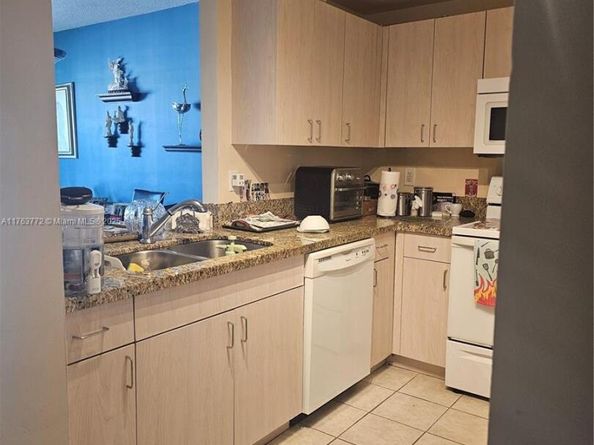 50 Menores Ave 828, Coral Gables FL 33134
