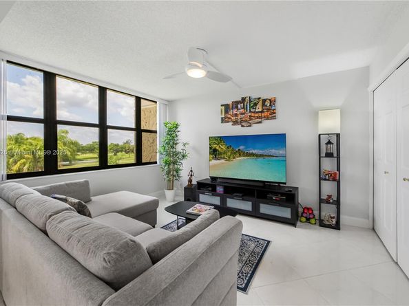 16300 Golf Club Rd 411, Weston FL 33326