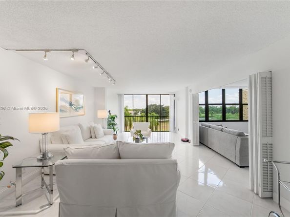 16300 Golf Club Rd 411, Weston FL 33326