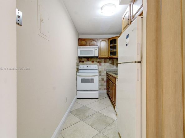 4717 NW 7th St 60410, Miami FL 33126