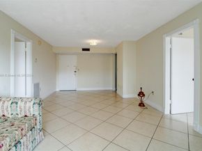 4717 NW 7th St 60410, Miami FL 33126