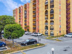 4717 NW 7th St 60410, Miami FL 33126