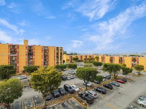 4717 NW 7th St 60410, Miami FL 33126