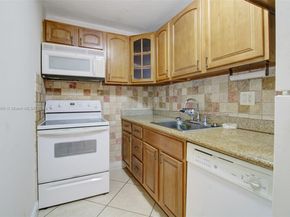 4717 NW 7th St 60410, Miami FL 33126