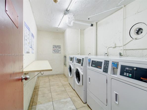 4717 NW 7th St 60410, Miami FL 33126
