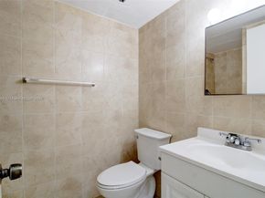 4717 NW 7th St 60410, Miami FL 33126