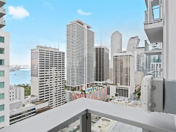 227 NE 2nd St 2512, Miami FL 33132
