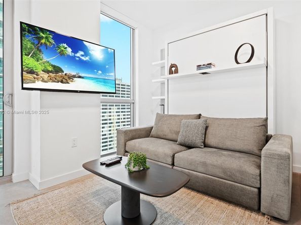 227 NE 2nd St 2512, Miami FL 33132