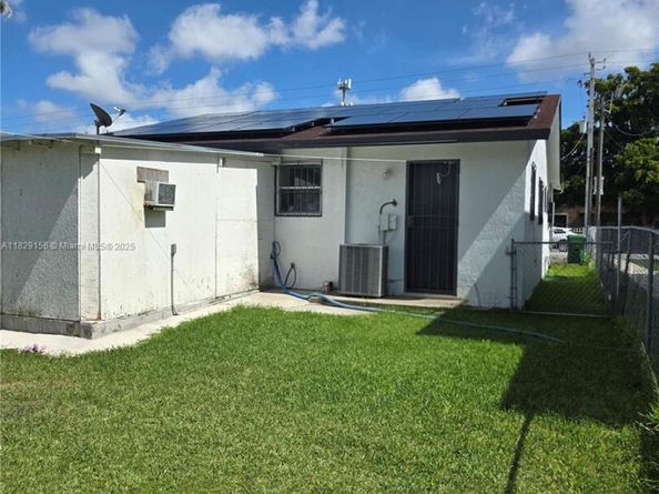 2237 NW 50th St, Miami FL 33142