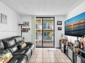 546 SW 1st St 607, Miami FL 33130